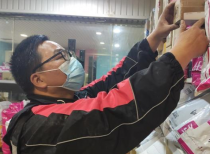 消费者更倾向于线上消费，淘宝等是消费主流