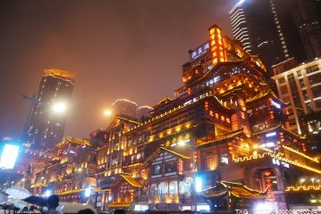 重庆：围绕“夜”字出精 提升夜间经济影响力