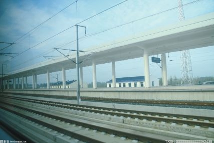 首趟中老铁路(苏州—万象)国际货运列车开行 装载货物价值5000万元