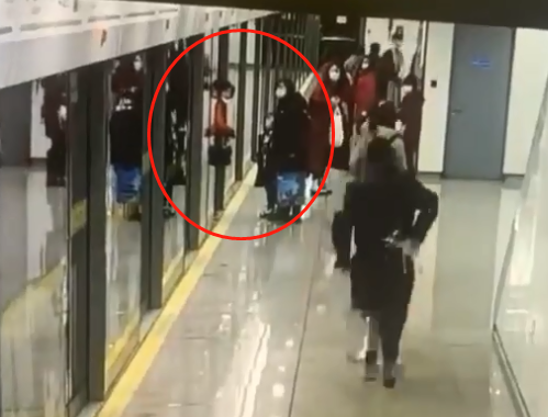 安全乘车不容忽视 上海地铁回应“女乘客被夹身亡”