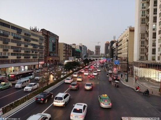 高速春运客流增大 安徽省内多条高速部分路段出现车多缓行