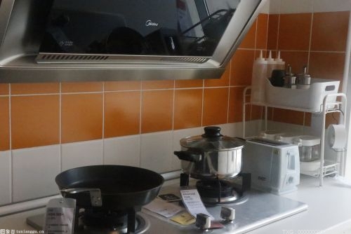 铁锅每次擦都有黑色有毒吗?铸铁锅的好处和危害是什么?