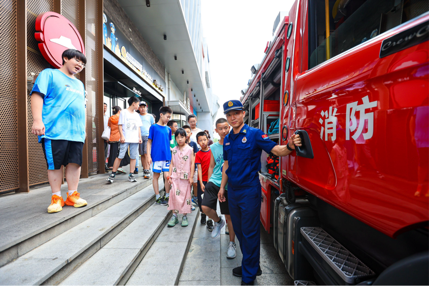 北京必胜客夏日爆浆榴莲季开启，携手《蛋仔派对》打造跨界合作新体验